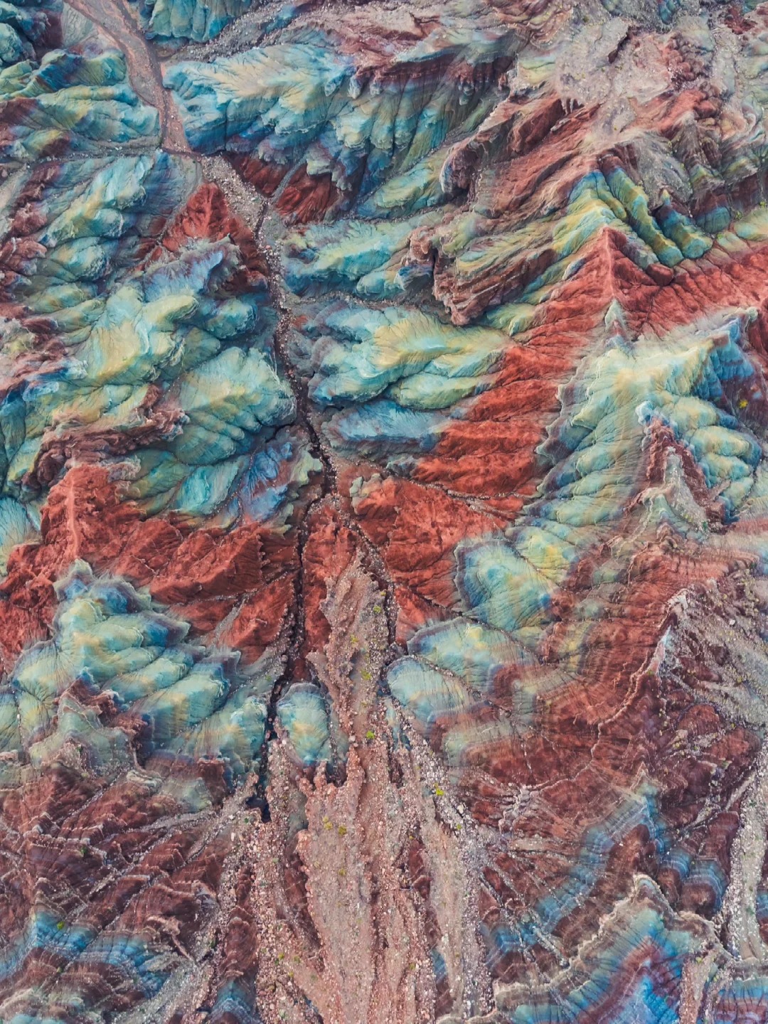 新疆南疆必吃羊肉美食盘点：缸子肉、拌面、手抓饭真实体验