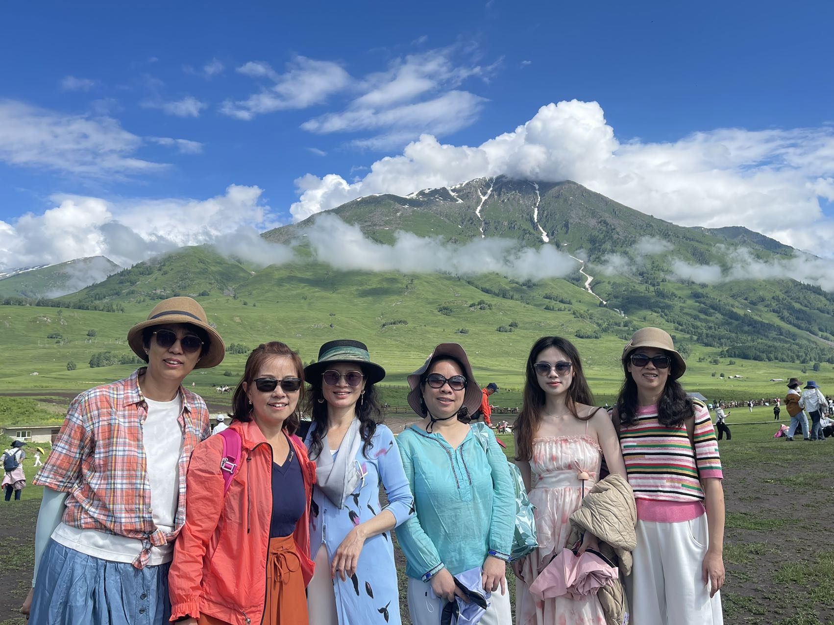 新疆旅游什么时候人少？2025 客流骤降80%的黄金窗口期