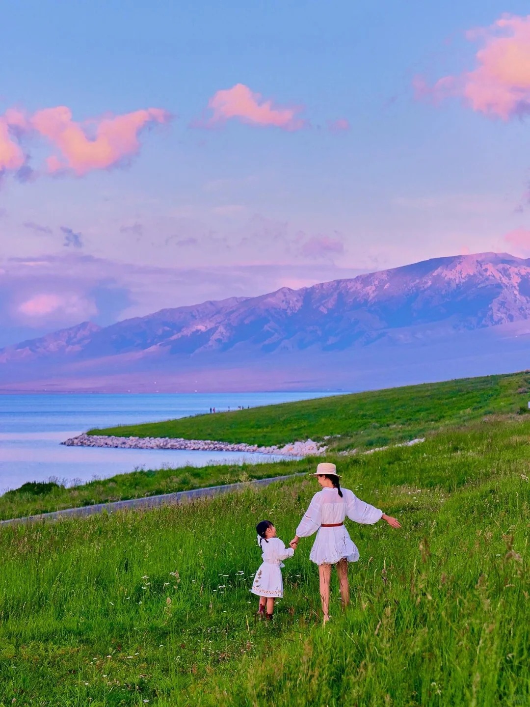 新疆旅行社联系电话大全 – 5家权威旅行社推荐与避坑指南