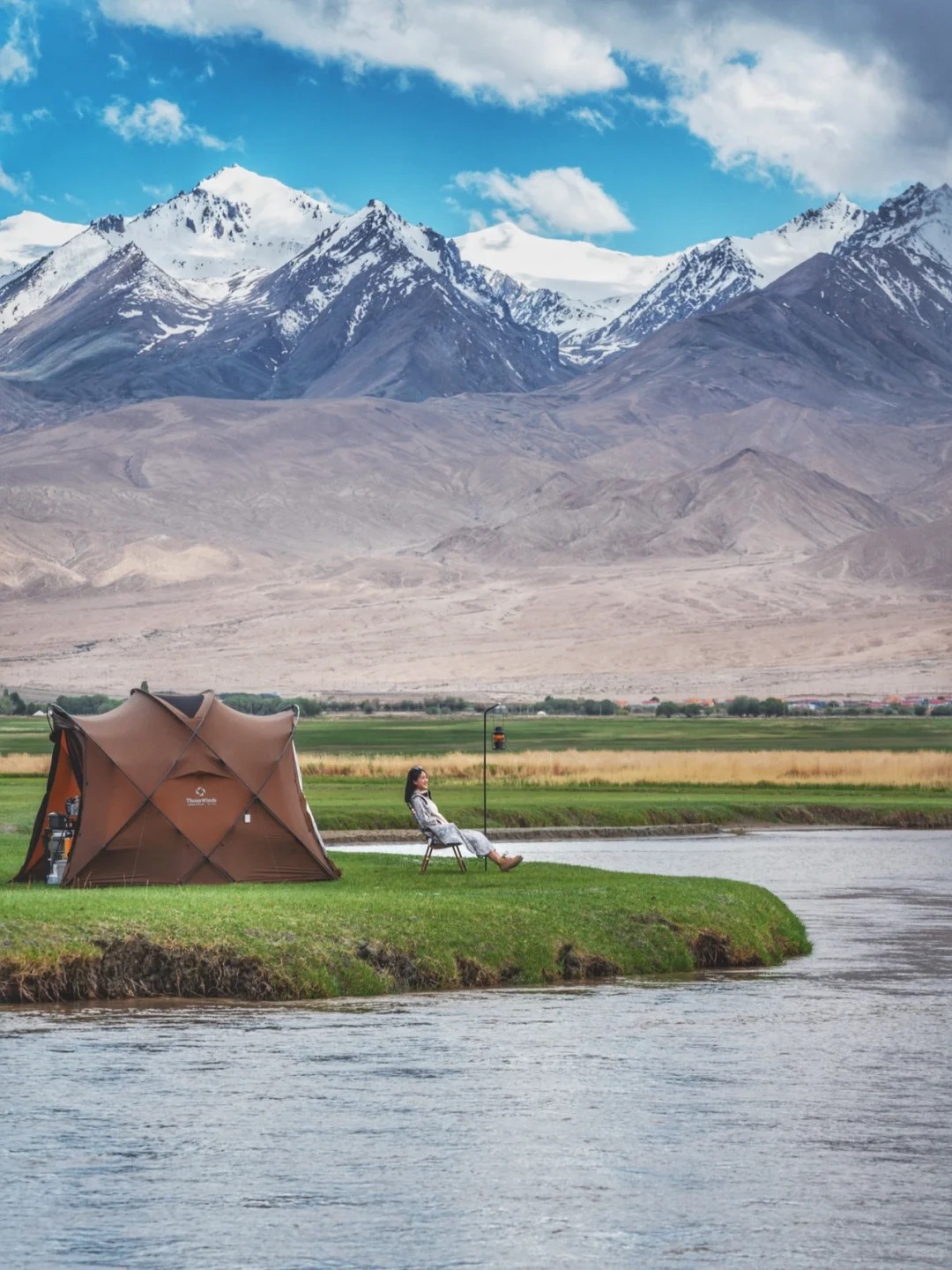 新疆喀纳斯秋季赏秋全攻略：三湾晨雾、观鱼台云海与图瓦村落秋色