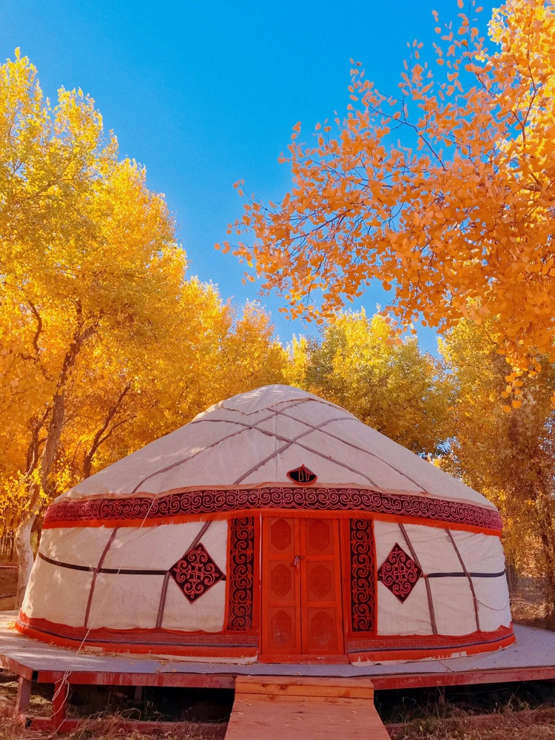 新疆10月天气如何？揭秘金秋十月南北疆温度变化与旅行最佳时间