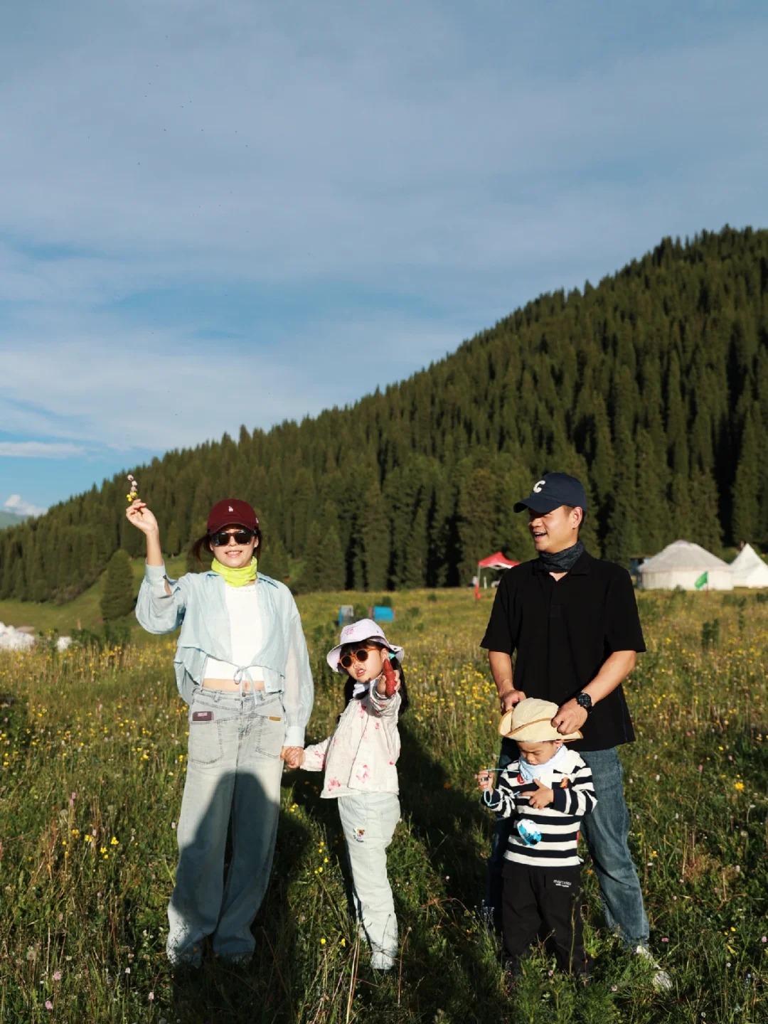 新疆旅游攻略：四季美景、南北疆玩法与出行注意事项