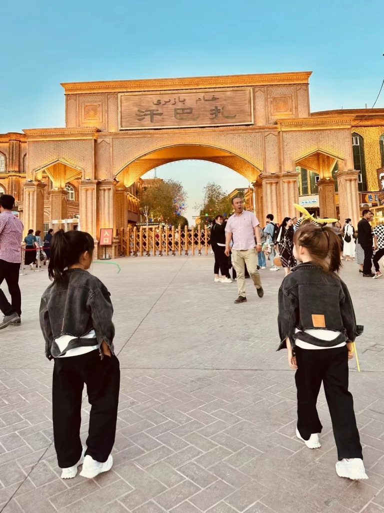 五月新疆值得去吗？2026 新疆五月旅行全指南（避坑 + 民俗 + 路线）