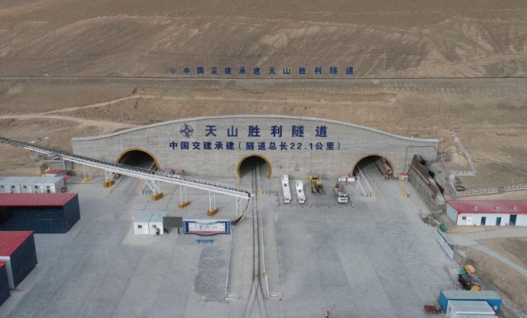 天山胜利隧道贯通打卡全攻略（2026最新版）：交通/点位/玩法详解