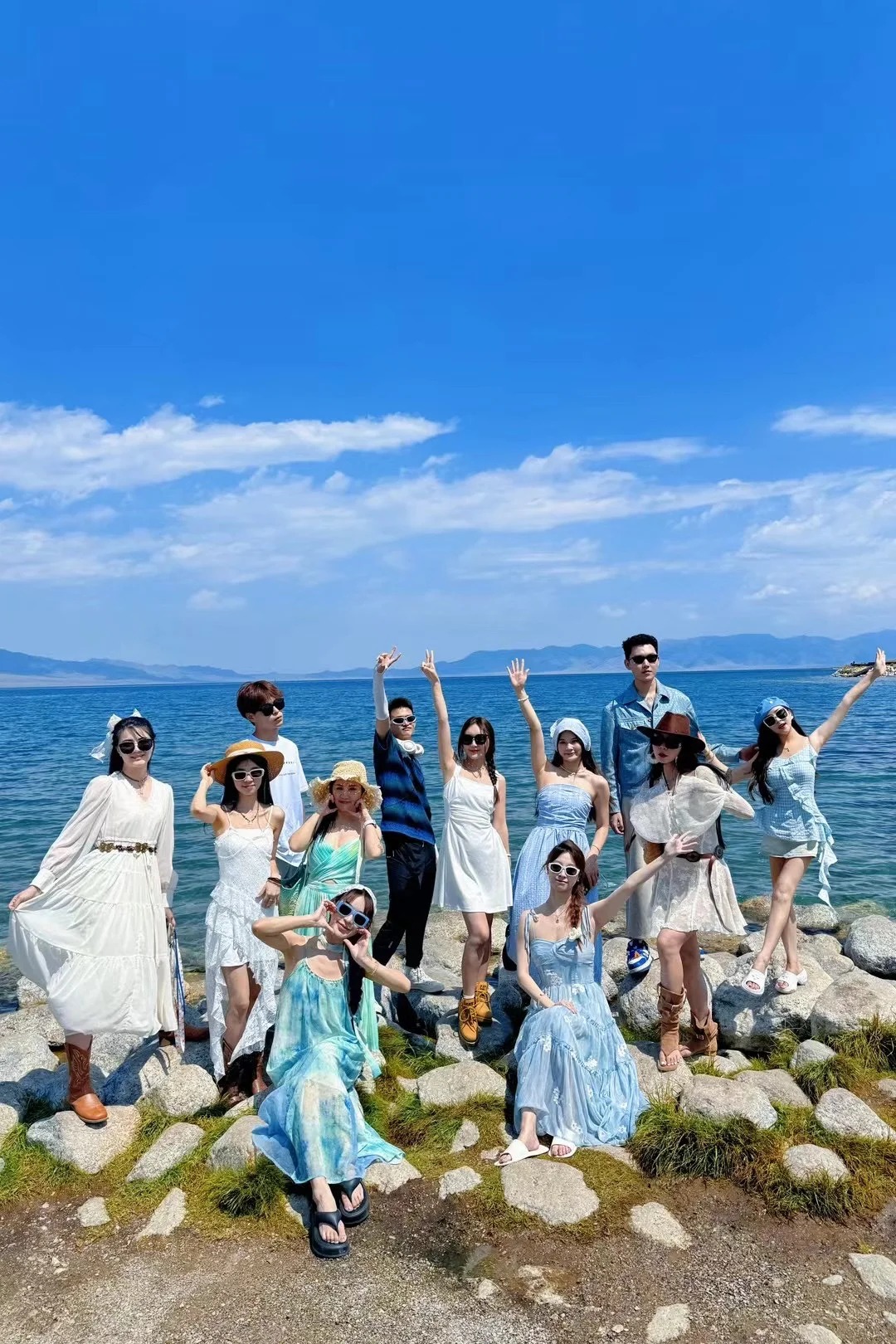 新疆六月适合旅游吗？2026年最新攻略：天气、景点、路线全解析